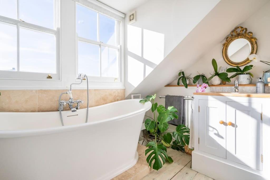 Boat House, Relax In A Whitstable Fisherman'S Cottage Esterno foto